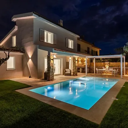 Adalgisa - Luxury Private Pool And Garden * Su Loi