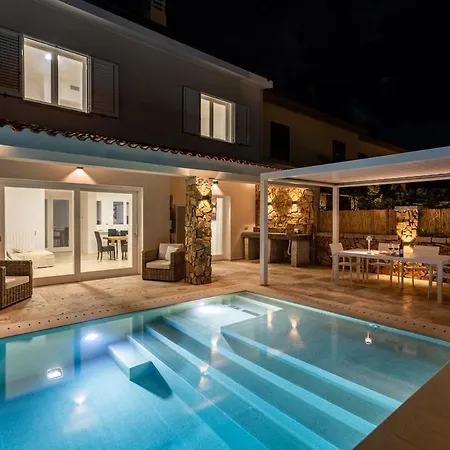 Adalgisa - Luxury Private Pool And Garden 빌라