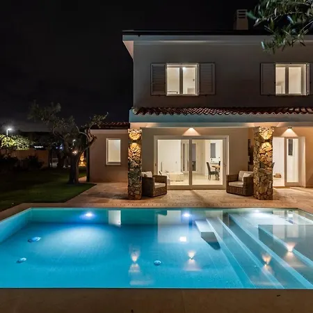 Adalgisa - Luxury Private Pool And Garden 빌라 *